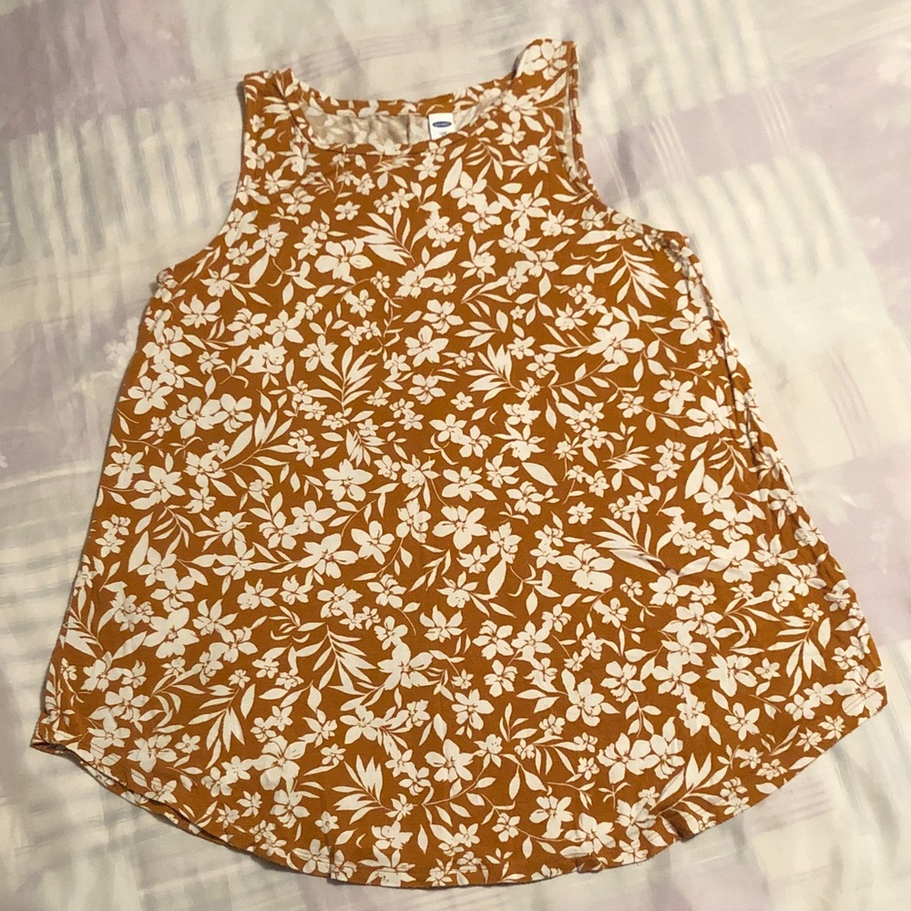 Old Navy White Floral Tank Top on Mustard